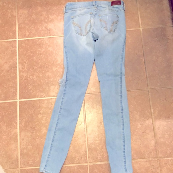 3/$25 - Hollister torn skinny jeans - Picture 6 of 9